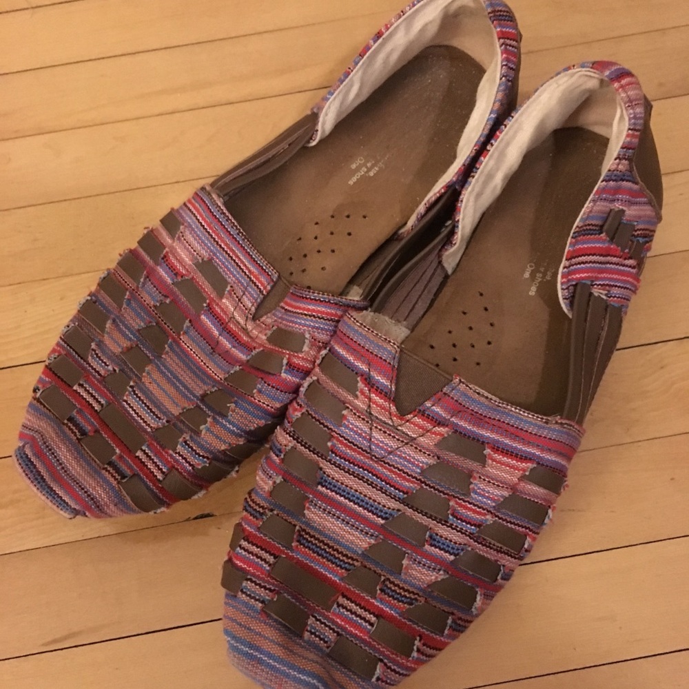 Toms espadrille style shoes